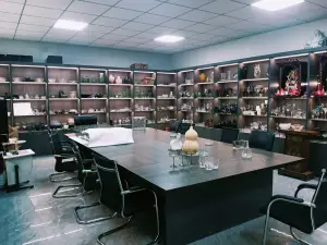 honorliving glass factory sample room